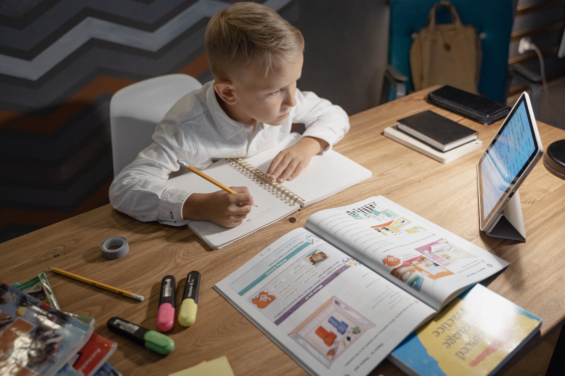 a kid studying online